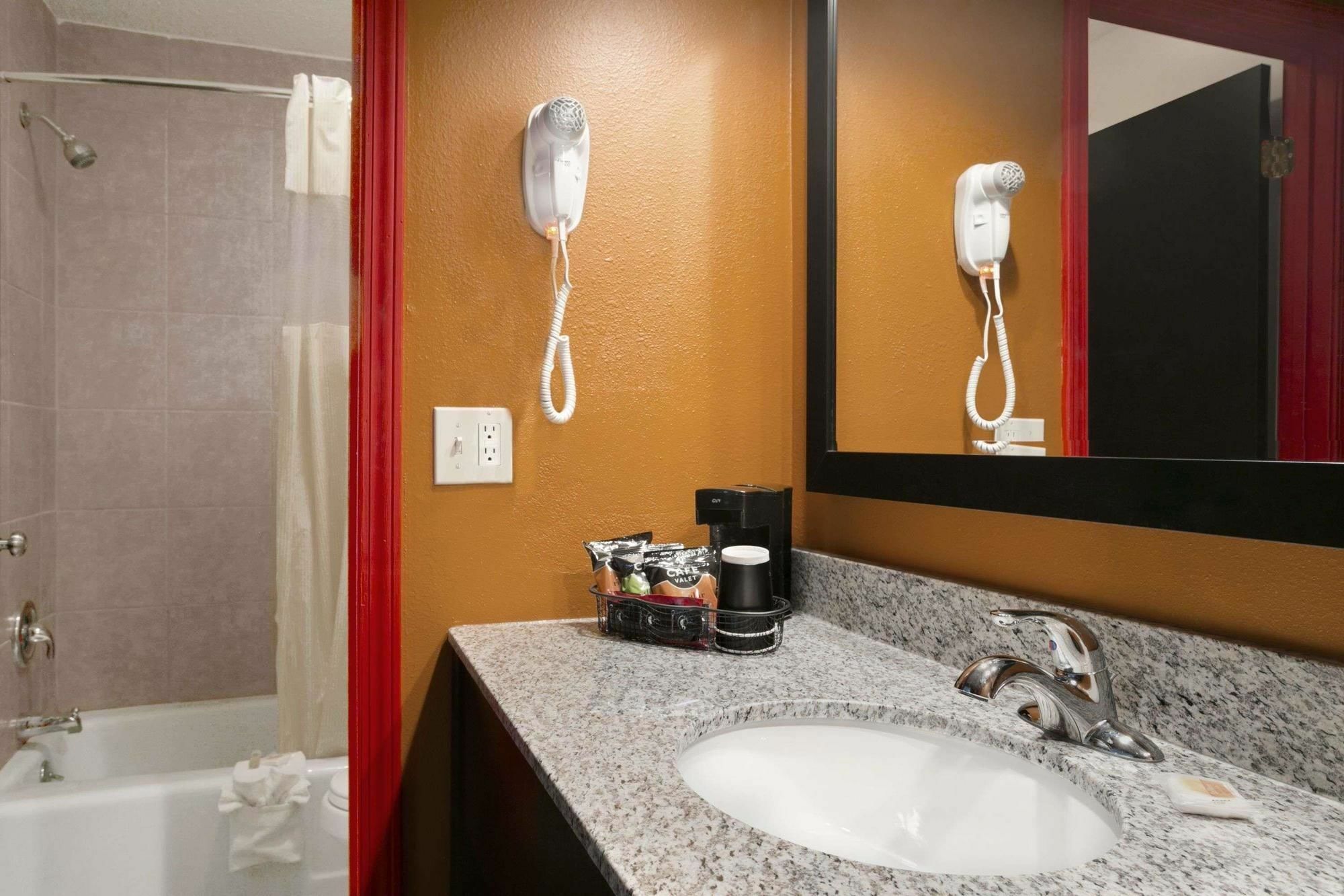 Days Inn By Wyndham Liberty/Ne Kansas City Экстерьер фото